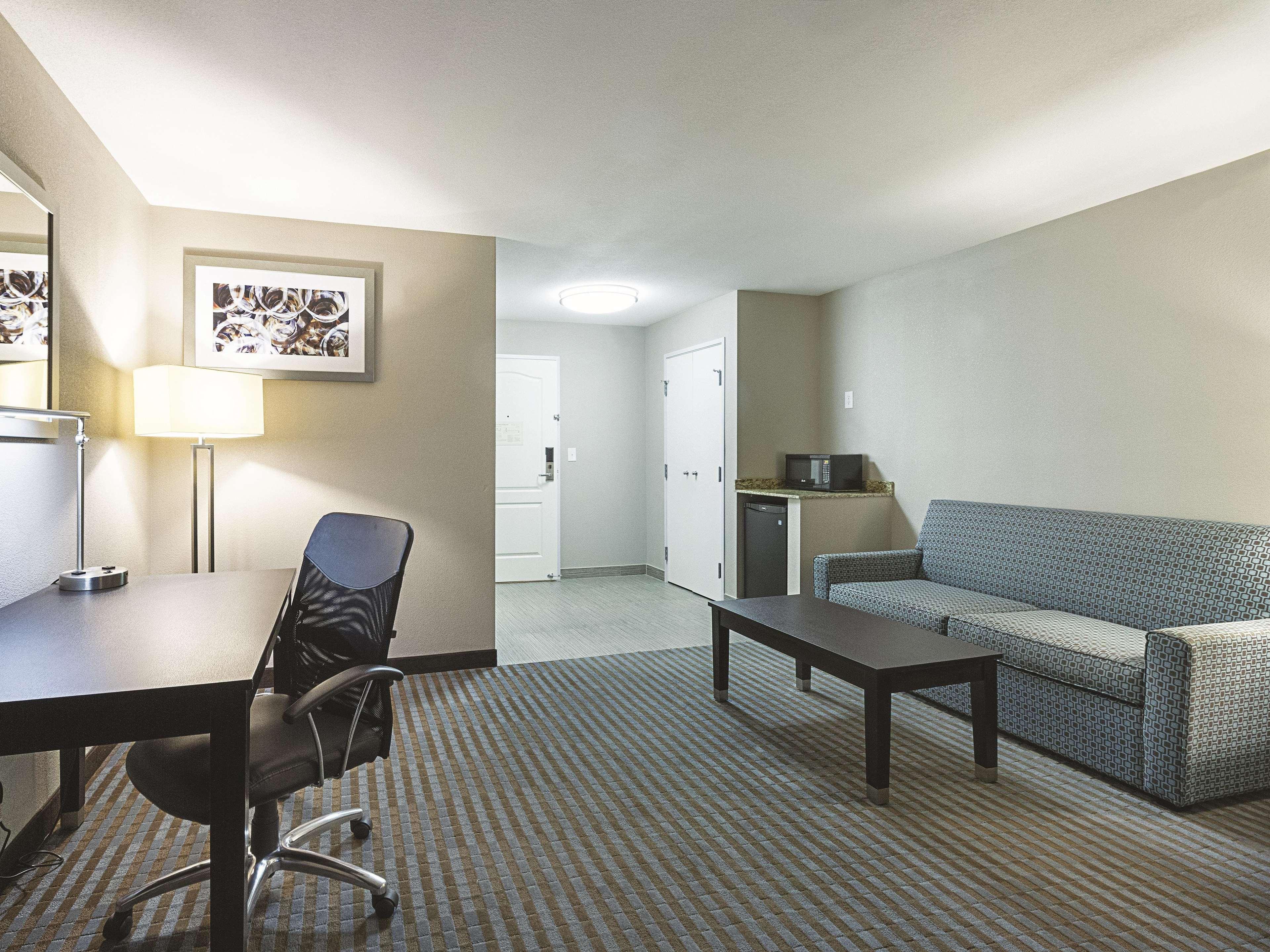 La Quinta Inn & Suites Casino And Bar By Wyndham Glendive Exterior foto