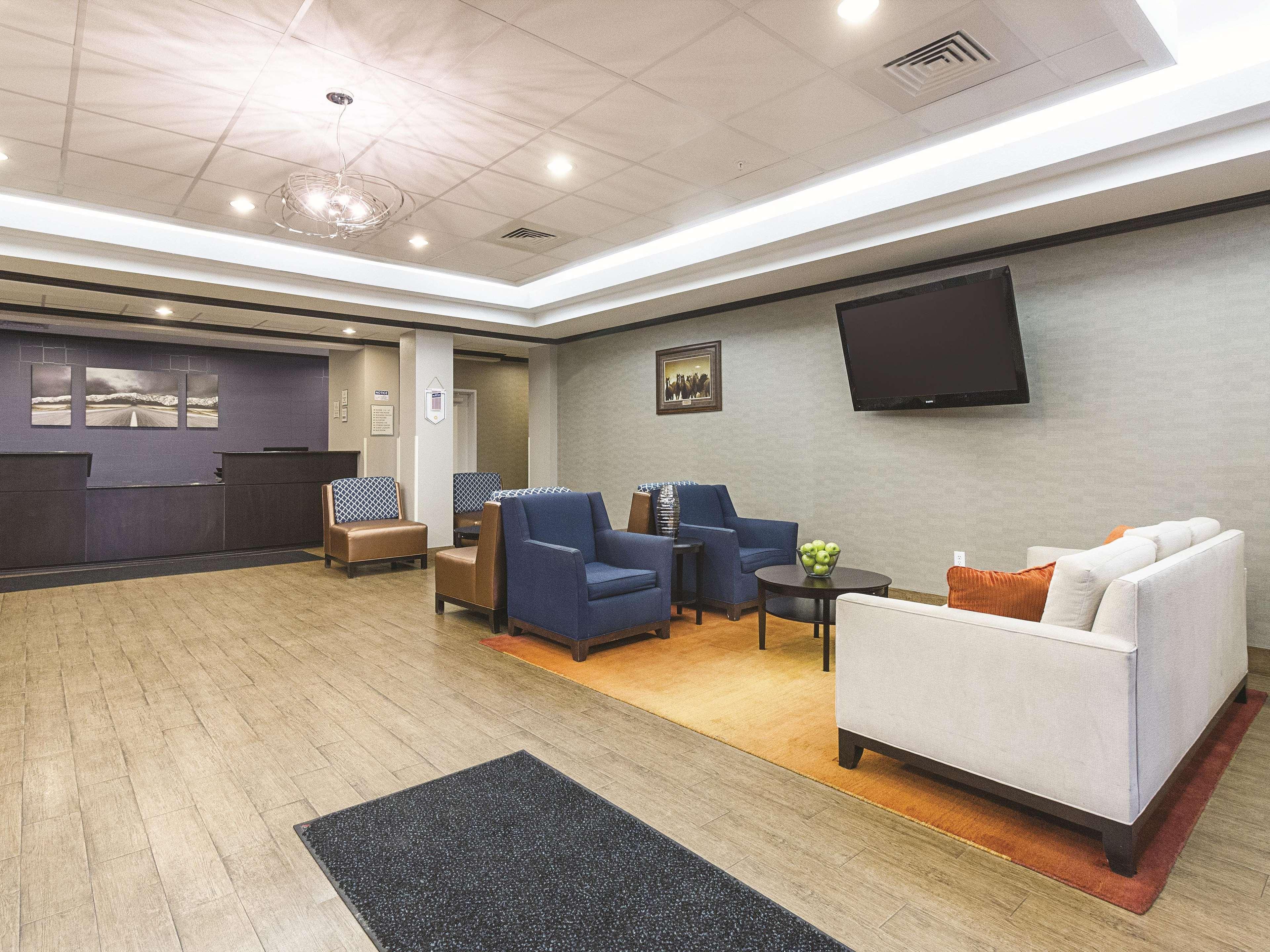 La Quinta Inn & Suites Casino And Bar By Wyndham Glendive Exterior foto